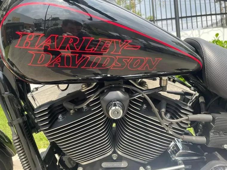 Harley-Davidson Dyna Preto 4