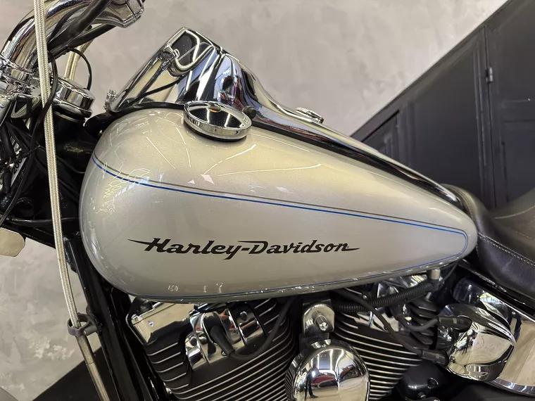 Harley-Davidson Deuce Prata 18