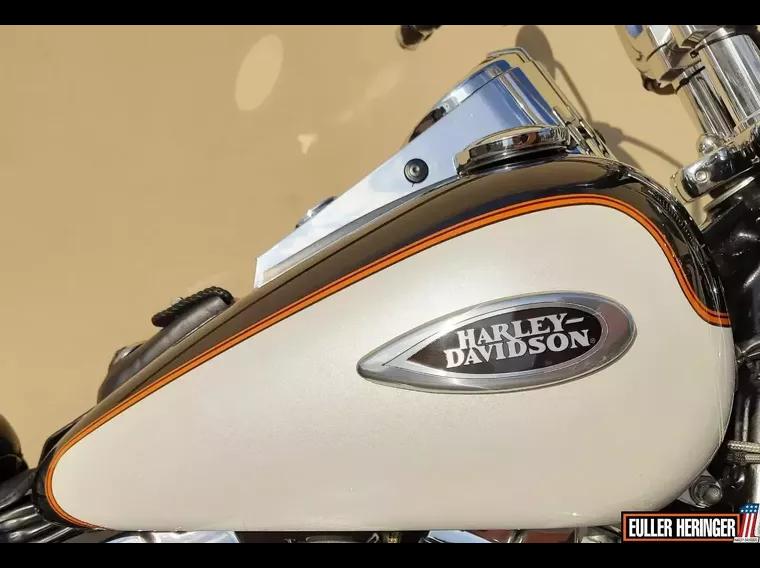 Harley-Davidson Deluxe Branco 2