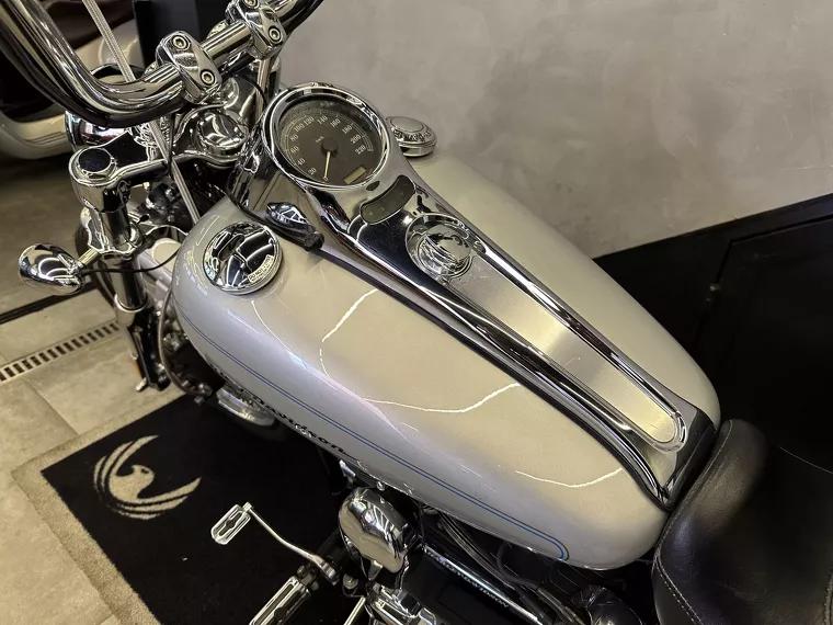 Harley-Davidson Deuce Prata 12