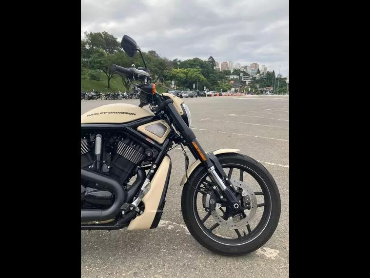 Harley-Davidson V-Rod Bege 2