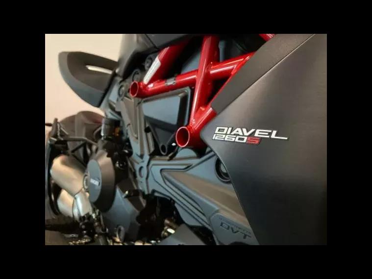 Ducati Diavel Preto 5
