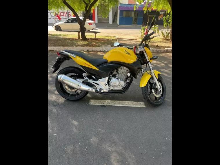 Honda CB 300 Amarelo 1