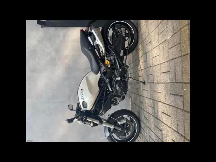 Ducati Monster Branco 2