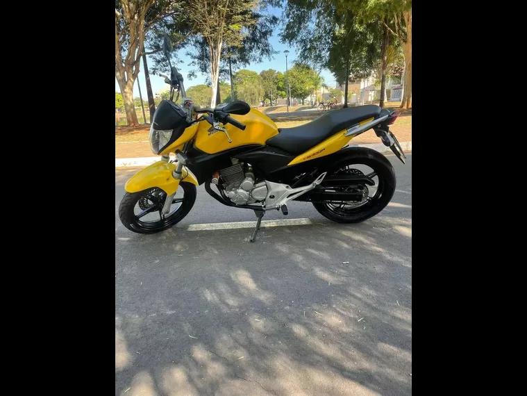 Honda CB 300 Amarelo 2