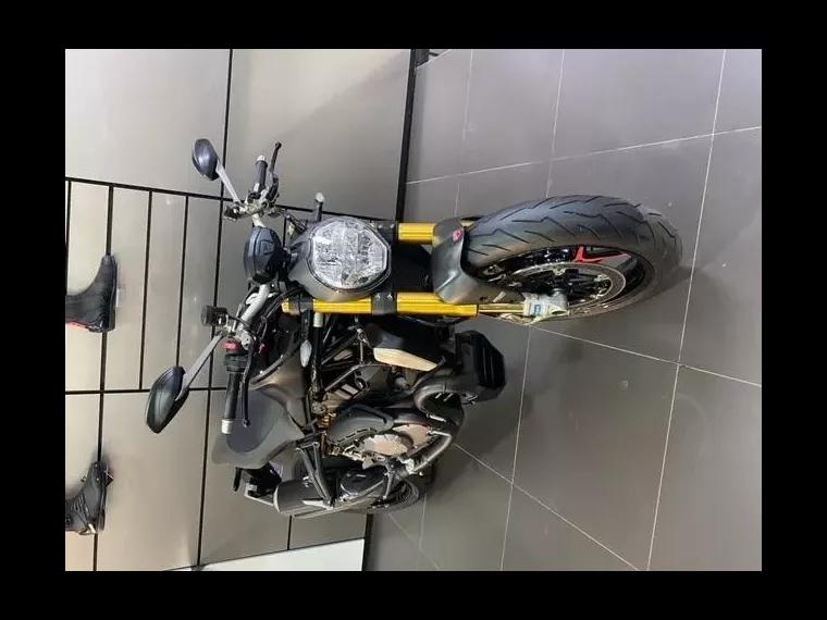 Ducati Monster Preto 4