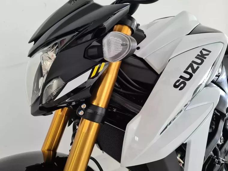Suzuki GSX-S Branco 9